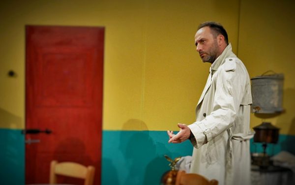 Τα μωρά τα φέρνει ο πελαργός Τα μωρά τα φέρνει ο πελαργός